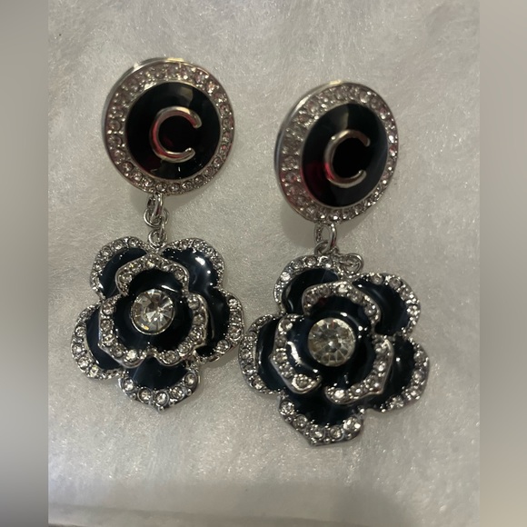 Jewelry - Black rose drop earrings